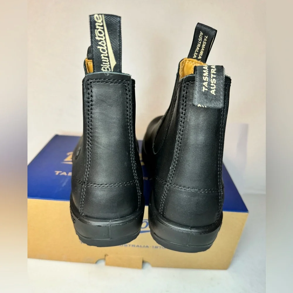 Blundstone Gender Inclusive Black Chelsea Boot casual classic work comfy outdoor